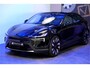 Polestar 4 Long Range Single motor 100 kWh Plus/Pro/Pilot PANORAMADAK + MIST TAILORED KNIT + WARMTEPOMP + AUTOPILOT + 360 CAMERA + PIXEL LED + HARMAN/KARDON + STOEL-&STUURVERWARMING + 22KW LADER + HEAD-UP + PILOT ASSIST + PARKSENSOREN + 21" LM-VELGEN!!