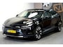 Polestar 4 Long Range Single motor 100 kWh Plus/Pro/Pilot PANORAMADAK + MIST TAILORED KNIT + WARMTEPOMP + AUTOPILOT + 360 CAMERA + PIXEL LED + HARMAN/KARDON + STOEL-&STUURVERWARMING + 22KW LADER + HEAD-UP + PILOT ASSIST + PARKSENSOREN + 21" LM-VELGEN!!