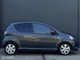 Toyota Aygo 1.0 VVT-i Dynamic Orange 5 deurs - AIRCO - LM VELGEN - EL. RAMEN - BLUETOOTH - CPV - LEDER STUUR - LED - NAP - NL AUTO - NIEUWE APK BIJ AFLEVERING -