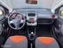 Toyota Aygo 1.0 VVT-i Dynamic Orange 5 deurs - AIRCO - LM VELGEN - EL. RAMEN - BLUETOOTH - CPV - LEDER STUUR - LED - NAP - NL AUTO - NIEUWE APK BIJ AFLEVERING -