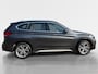 BMW X1 sDrive20i High Executive Edition Automaat | Panoramadak | Trekhaak | LED | Leder | Head Up | Camera | Adaptieve Cruise Control | Stoel- en Stuurverwarming