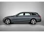 Mercedes-Benz C-klasse Estate 300 e Plug-In Hybride Luxury | Machiatobeige int. | Distronic | Digital Licht | 360°-camera | Augmented Reality | Memory | Car Play | Inclusief 24 maanden Mercedes-Benz Certified garantie voor Europa.