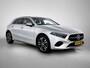 Mercedes-Benz A-klasse 250 e Plug-In Hybride Ledkoplampen | Stoelverwarming | Parkeerpakket met achteruitrijcamera | Dodehoekassistent. Inclusief 24 maanden MB Certified garantie voor Europa.