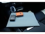 Volvo V60 2.0 T8 Plug-in hybrid AWD Plus Dark | Elektrisch verstelbare stoelen met geheugenfunctie | Premium audiosysteem van Harman Kardon | Semi-elektrische trekhaak | Stoelverwarming vóór en achter | Stuurverwarming | 360°-camera |