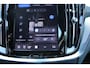 Volvo V60 2.0 T8 Plug-in hybrid AWD Plus Dark | Elektrisch verstelbare stoelen met geheugenfunctie | Premium audiosysteem van Harman Kardon | Semi-elektrische trekhaak | Stoelverwarming vóór en achter | Stuurverwarming | 360°-camera |