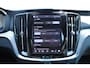 Volvo V60 2.0 T8 Plug-in hybrid AWD Plus Dark | Elektrisch verstelbare stoelen met geheugenfunctie | Premium audiosysteem van Harman Kardon | Semi-elektrische trekhaak | Stoelverwarming vóór en achter | Stuurverwarming | 360°-camera |