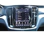 Volvo V60 2.0 T8 Plug-in hybrid AWD Plus Dark | Elektrisch verstelbare stoelen met geheugenfunctie | Premium audiosysteem van Harman Kardon | Semi-elektrische trekhaak | Stoelverwarming vóór en achter | Stuurverwarming | 360°-camera |