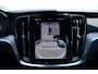 Volvo V60 2.0 T8 Plug-in hybrid AWD Plus Dark | Elektrisch verstelbare stoelen met geheugenfunctie | Premium audiosysteem van Harman Kardon | Semi-elektrische trekhaak | Stoelverwarming vóór en achter | Stuurverwarming | 360°-camera |