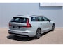 Volvo V60 2.0 T8 Plug-in hybrid AWD Plus Dark | Elektrisch verstelbare stoelen met geheugenfunctie | Premium audiosysteem van Harman Kardon | Semi-elektrische trekhaak | Stoelverwarming vóór en achter | Stuurverwarming | 360°-camera |