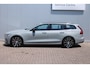 Volvo V60 2.0 T8 Plug-in hybrid AWD Plus Dark | Elektrisch verstelbare stoelen met geheugenfunctie | Premium audiosysteem van Harman Kardon | Semi-elektrische trekhaak | Stoelverwarming vóór en achter | Stuurverwarming | 360°-camera |