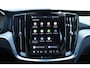 Volvo V60 2.0 T8 Plug-in hybrid AWD Plus Dark | Elektrisch verstelbare stoelen met geheugenfunctie | Premium audiosysteem van Harman Kardon | Semi-elektrische trekhaak | Stoelverwarming vóór en achter | Stuurverwarming | 360°-camera |