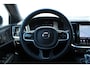 Volvo V60 2.0 T8 Plug-in hybrid AWD Plus Dark | Elektrisch verstelbare stoelen met geheugenfunctie | Premium audiosysteem van Harman Kardon | Semi-elektrische trekhaak | Stoelverwarming vóór en achter | Stuurverwarming | 360°-camera |