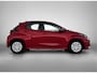 Toyota Yaris 1.5 Hybrid Active | 1e Eigenaar | NIEUW GELEVERD & ONDERHOUDEN | Metallic Rood | Apple Carplay / Android Auto |