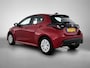 Toyota Yaris 1.5 Hybrid Active | 1e Eigenaar | NIEUW GELEVERD & ONDERHOUDEN | Metallic Rood | Apple Carplay / Android Auto |
