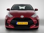 Toyota Yaris 1.5 Hybrid Active | 1e Eigenaar | NIEUW GELEVERD & ONDERHOUDEN | Metallic Rood | Apple Carplay / Android Auto |