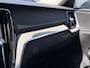 Volvo V60 T6 AUT8 310PK Inscription, Standkachel | Adaptieve Cruise Control met Pilot Assist | BLIS Dodehoekdetectie | 19 inch lichtmetalen velgen | Trekhaak, semi elektrisch inklapbaar | Park Assist voor & achter met camera |