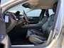 Volvo V60 T6 AUT8 310PK Inscription, Standkachel | Adaptieve Cruise Control met Pilot Assist | BLIS Dodehoekdetectie | 19 inch lichtmetalen velgen | Trekhaak, semi elektrisch inklapbaar | Park Assist voor & achter met camera |
