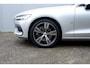 Volvo V60 T6 AUT8 310PK Inscription, Standkachel | Adaptieve Cruise Control met Pilot Assist | BLIS Dodehoekdetectie | 19 inch lichtmetalen velgen | Trekhaak, semi elektrisch inklapbaar | Park Assist voor & achter met camera |