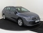 Volkswagen Golf Variant 1.5 eTSI Life Business | Trekhaak | Adaptieve cruise control | Navigatie | Stoel- en stuurwielverwarming | Lane assist | Sfeerverlichting | Carplay |