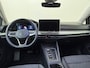 Volkswagen Golf Variant 1.5 eTSI Life Business | Trekhaak | Adaptieve cruise control | Navigatie | Stoel- en stuurwielverwarming | Lane assist | Sfeerverlichting | Carplay |