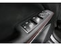 Mercedes-Benz A-klasse 200 AMG Line / A45 AMG Diffuser / Panamericana Grille / Panoramadak / Carbon interieurdelen / Stoelverwarming / LED High Performance / Cruise Control / 18'' LMV / Agility Control / PDC V+A