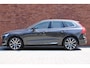 Volvo XC60 2.0 T6 Plug-in hybrid AWD Plus Bright | Luchtvering | Verwarmde voorstoelen & Stuurwiel | Adaptieve Cruise Control | BLIS Dodehoekdetectie | Trekhaak semi elektrisch inklapbaar
