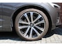 Volvo XC60 2.0 T6 Plug-in hybrid AWD Plus Bright | Luchtvering | Verwarmde voorstoelen & Stuurwiel | Adaptieve Cruise Control | BLIS Dodehoekdetectie | Trekhaak semi elektrisch inklapbaar