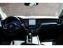 Volvo XC60 2.0 T6 Plug-in hybrid AWD Plus Bright | Luchtvering | Verwarmde voorstoelen & Stuurwiel | Adaptieve Cruise Control | BLIS Dodehoekdetectie | Trekhaak semi elektrisch inklapbaar