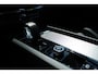 Volvo XC60 2.0 T6 Plug-in hybrid AWD Plus Bright | Luchtvering | Verwarmde voorstoelen & Stuurwiel | Adaptieve Cruise Control | BLIS Dodehoekdetectie | Trekhaak semi elektrisch inklapbaar