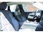 Volvo XC60 2.0 T6 Plug-in hybrid AWD Plus Bright | Luchtvering | Verwarmde voorstoelen & Stuurwiel | Adaptieve Cruise Control | BLIS Dodehoekdetectie | Trekhaak semi elektrisch inklapbaar