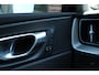 Volvo XC60 2.0 T6 Plug-in hybrid AWD Plus Bright | Luchtvering | Verwarmde voorstoelen & Stuurwiel | Adaptieve Cruise Control | BLIS Dodehoekdetectie | Trekhaak semi elektrisch inklapbaar