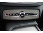 Volvo XC90 T8 Plug-in hybrid AWD Ultra Dark | Luchtvering | Trekhaak | Harman/Kardon | Stoelventilatie | Massage | Harman/Kardon | 360 Camera | 22 Inch Wielen