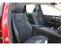 Volvo XC60 2.0 Recharge T6 AWD Inscription | Incl. 12 maanden Garantie | Panorama dak | Elektrisch wegklapbare trekhaak | Stoel/stuurverwarming | Achterbank verwarming | Climate controle | Achteruitrijcamera | Elektrische kofferbakklep | Navigatie | Apple CarPlay/Android Auto | Schuif/kantel dak | Virtual cockpit | Dodehoek detectie |