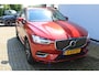 Volvo XC60 2.0 Recharge T6 AWD Inscription | Incl. 12 maanden Garantie | Panorama dak | Elektrisch wegklapbare trekhaak | Stoel/stuurverwarming | Achterbank verwarming | Climate controle | Achteruitrijcamera | Elektrische kofferbakklep | Navigatie | Apple CarPlay/Android Auto | Schuif/kantel dak | Virtual cockpit | Dodehoek detectie |