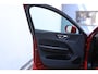 Volvo XC60 2.0 Recharge T6 AWD Inscription | Incl. 12 maanden Garantie | Panorama dak | Elektrisch wegklapbare trekhaak | Stoel/stuurverwarming | Achterbank verwarming | Climate controle | Achteruitrijcamera | Elektrische kofferbakklep | Navigatie | Apple CarPlay/Android Auto | Schuif/kantel dak | Virtual cockpit | Dodehoek detectie |