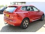 Volvo XC60 2.0 Recharge T6 AWD Inscription | Incl. 12 maanden Garantie | Panorama dak | Elektrisch wegklapbare trekhaak | Stoel/stuurverwarming | Achterbank verwarming | Climate controle | Achteruitrijcamera | Elektrische kofferbakklep | Navigatie | Apple CarPlay/Android Auto | Schuif/kantel dak | Virtual cockpit | Dodehoek detectie |