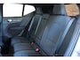 Volvo XC40 Single Motor Extended Range Ultimate 82 kWh | 97% SOH | Semi-Electrische Wegklapbare Trekhaak | Panoramadak | 360° Parkeercamera | Parkeersensoren voor + achter | Google Infotainment | 4-Seizoenenbanden | Stoelverwarming | Stuurwielverwarming