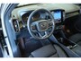 Volvo XC40 Single Motor Extended Range Ultimate 82 kWh | 97% SOH | Semi-Electrische Wegklapbare Trekhaak | Panoramadak | 360° Parkeercamera | Parkeersensoren voor + achter | Google Infotainment | 4-Seizoenenbanden | Stoelverwarming | Stuurwielverwarming