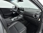 Hyundai Kona Electric EV Premium 64 kWh | SOH 95.2% | Trekhaak fietsendrager | Stoelverwarming & verkoeling | Achteruitrij camera |