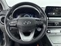Hyundai Kona Electric EV Premium 64 kWh | SOH 95.2% | Trekhaak fietsendrager | Stoelverwarming & verkoeling | Achteruitrij camera |