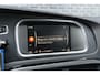 Volvo V40 1.5 T3 Dynamic Edition | Trekhaak | Achteruitrijcamera | Parkeersensoren | Panoramadak | Harman Kardon Audio | Parkeerverwarming | Keyless Entry | Stoelverwarming | LED Koplampen | Alarm