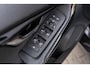 Volvo V40 1.5 T3 Dynamic Edition | Trekhaak | Achteruitrijcamera | Parkeersensoren | Panoramadak | Harman Kardon Audio | Parkeerverwarming | Keyless Entry | Stoelverwarming | LED Koplampen | Alarm