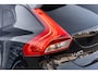 Volvo V40 1.5 T3 Dynamic Edition | Trekhaak | Achteruitrijcamera | Parkeersensoren | Panoramadak | Harman Kardon Audio | Parkeerverwarming | Keyless Entry | Stoelverwarming | LED Koplampen | Alarm