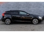 Volvo V40 1.5 T3 Dynamic Edition | Trekhaak | Achteruitrijcamera | Parkeersensoren | Panoramadak | Harman Kardon Audio | Parkeerverwarming | Keyless Entry | Stoelverwarming | LED Koplampen | Alarm