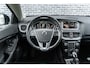 Volvo V40 1.5 T3 Dynamic Edition | Trekhaak | Achteruitrijcamera | Parkeersensoren | Panoramadak | Harman Kardon Audio | Parkeerverwarming | Keyless Entry | Stoelverwarming | LED Koplampen | Alarm