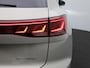 Volkswagen Touareg 3.0 TSi eHybrid 4MOTION R Edition 462 PK| V6 | Panoramadak | Leder Interieur | Luchtvering | Navigatie | Dodehoekdetectie | 360 Camera | Head-Updisplay | Stoelverwarming Voor & Achter