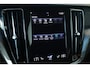Volvo V60 2.0 B3 Business Pro | Semi Electrische Wegklapbare Trekhaak | Adaptive Cruise Control | Stoelverwarming | BLIS | Parkeersensoren voor + achter | Parkeercamera | Stuurwielverwarming | Navigatie |