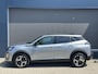 Peugeot 2008 1.2 Hybrid 145 PK Allure | Automaat Hybride | Slechts 10.800 KM Gereden | Navigatie | Keyless Entry | Climate Control | Cruise Control | Parkeersensoren V+A | LED Verlichting | Grip Control | All Season Banden | Half Lederen Bekleding | Hoge Zitpositie |