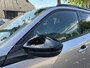 Peugeot 2008 1.2 Hybrid 145 PK Allure | Automaat Hybride | Slechts 10.800 KM Gereden | Navigatie | Keyless Entry | Climate Control | Cruise Control | Parkeersensoren V+A | LED Verlichting | Grip Control | All Season Banden | Half Lederen Bekleding | Hoge Zitpositie |