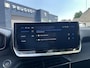 Peugeot 2008 1.2 Hybrid 145 PK Allure | Automaat Hybride | Slechts 10.800 KM Gereden | Navigatie | Keyless Entry | Climate Control | Cruise Control | Parkeersensoren V+A | LED Verlichting | Grip Control | All Season Banden | Half Lederen Bekleding | Hoge Zitpositie |